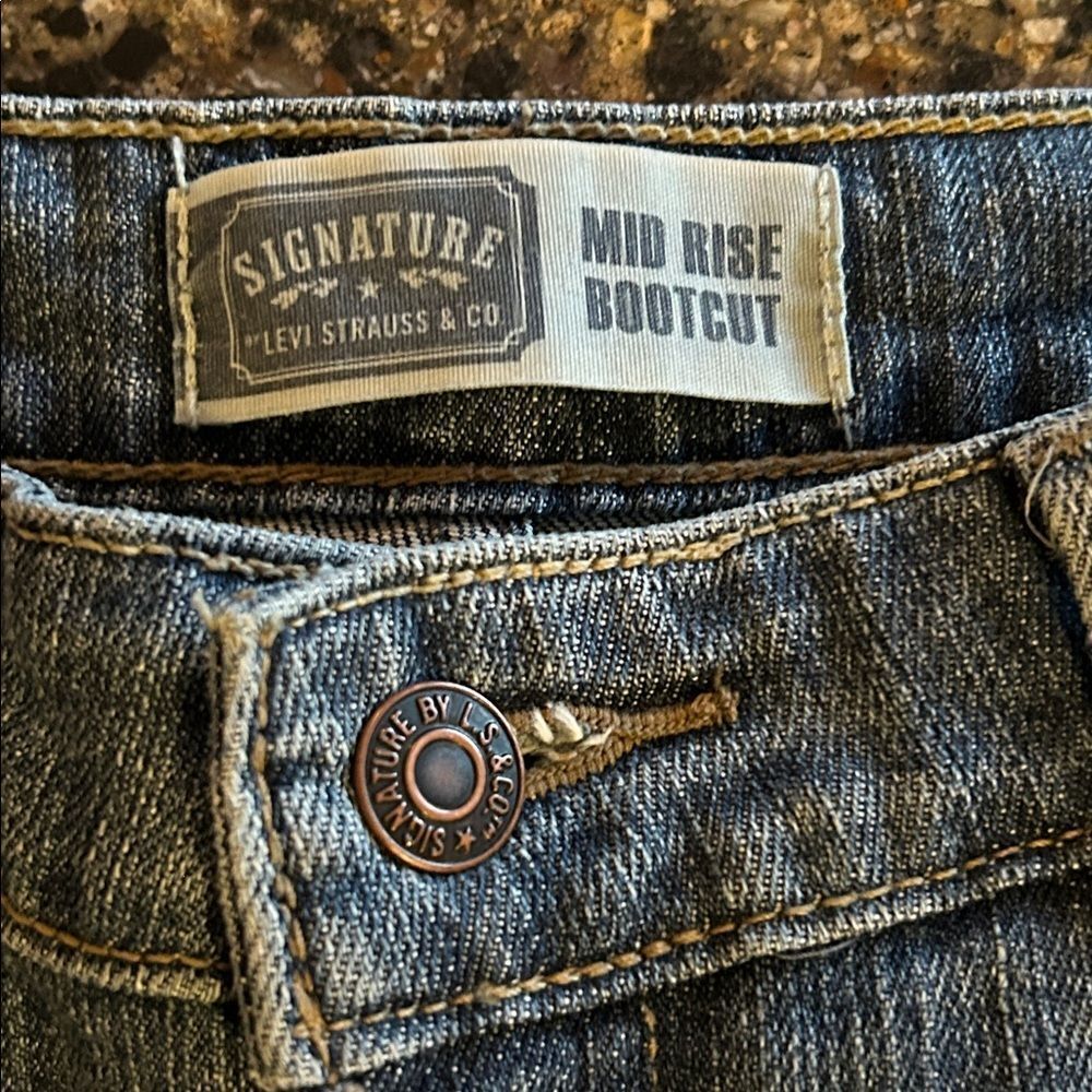 NEW Levi’s Signature Classic Mid Rise Bootcut Jeans - Picture 4 of 7